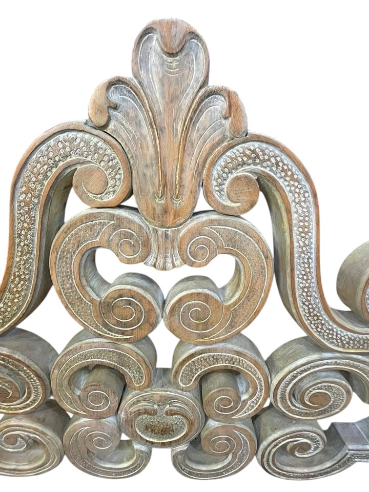 Tête de lit monumentale sculptée à la main en teck — Pièce architecturale