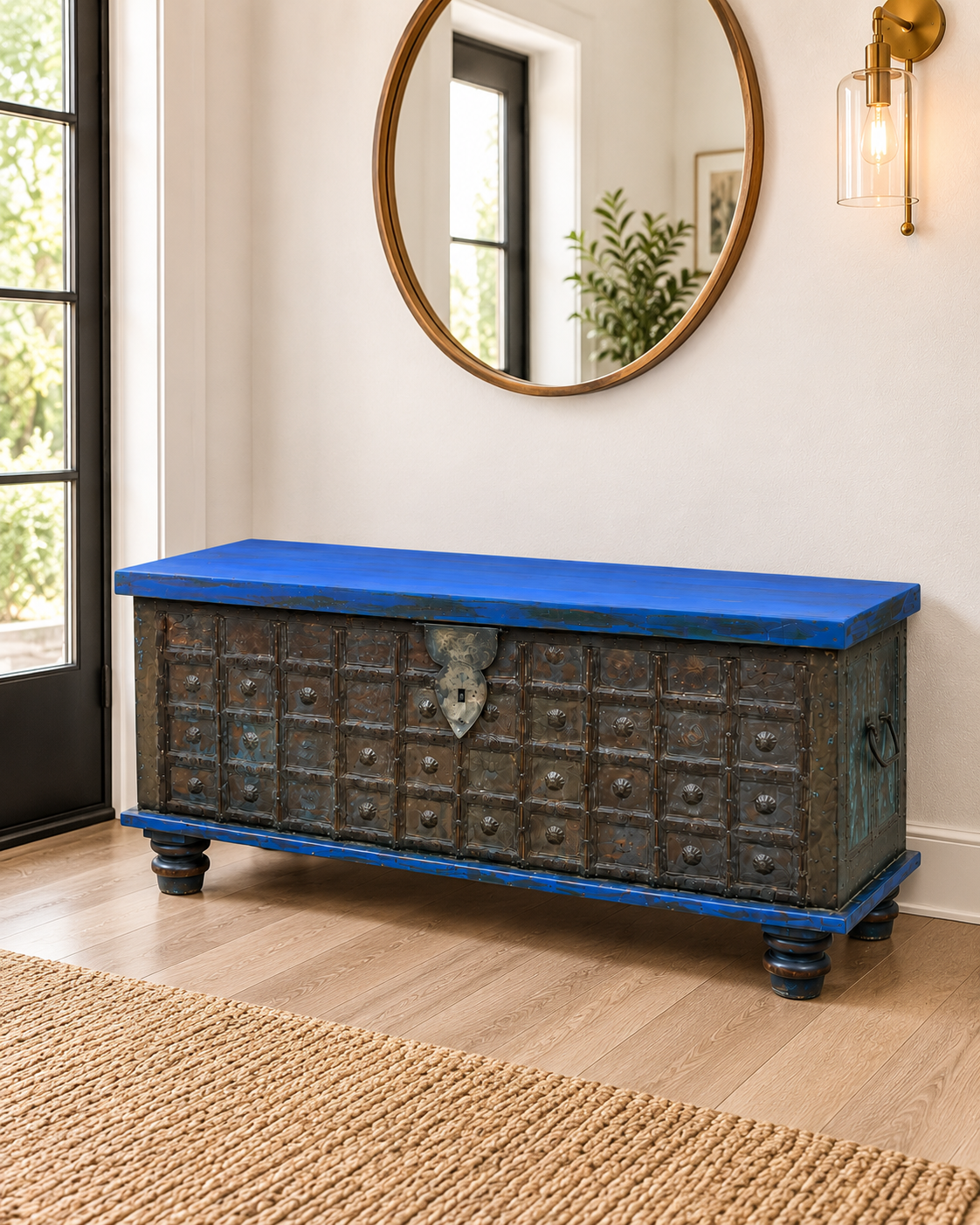 Coffre antique en acacia massif